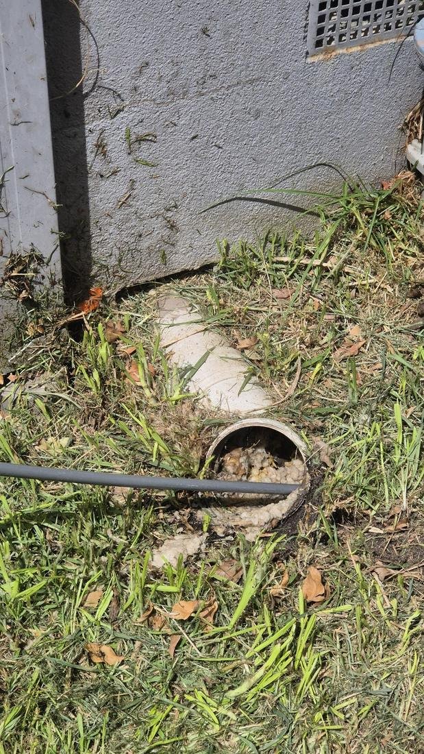 SOS Drain Cleaning clearing a blocked drain in Elsternwick